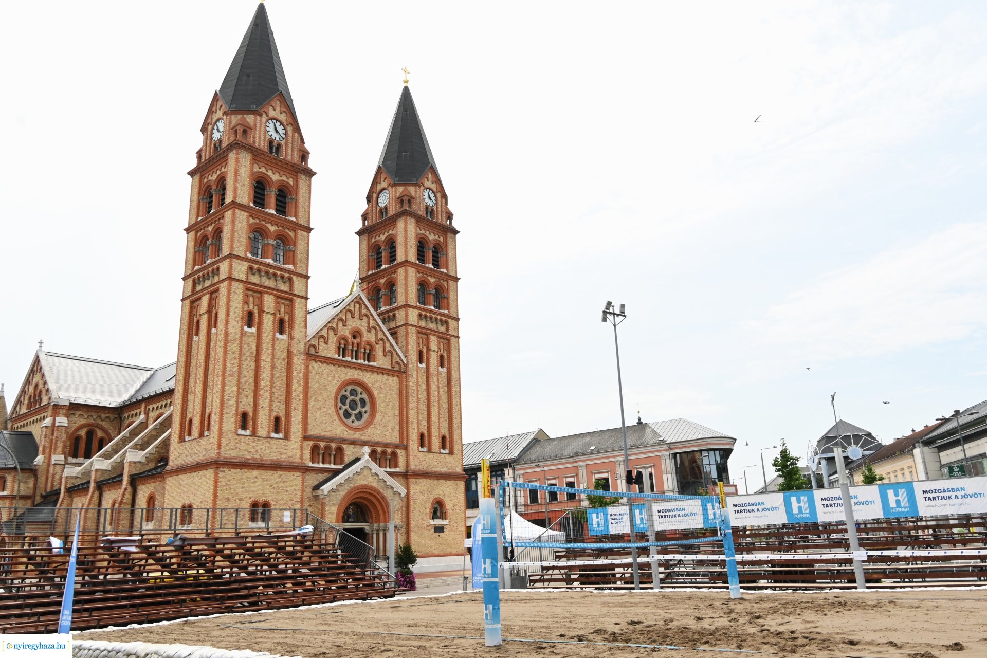 Csütörtöktől a röplabdáé a főszerep a belvárosban