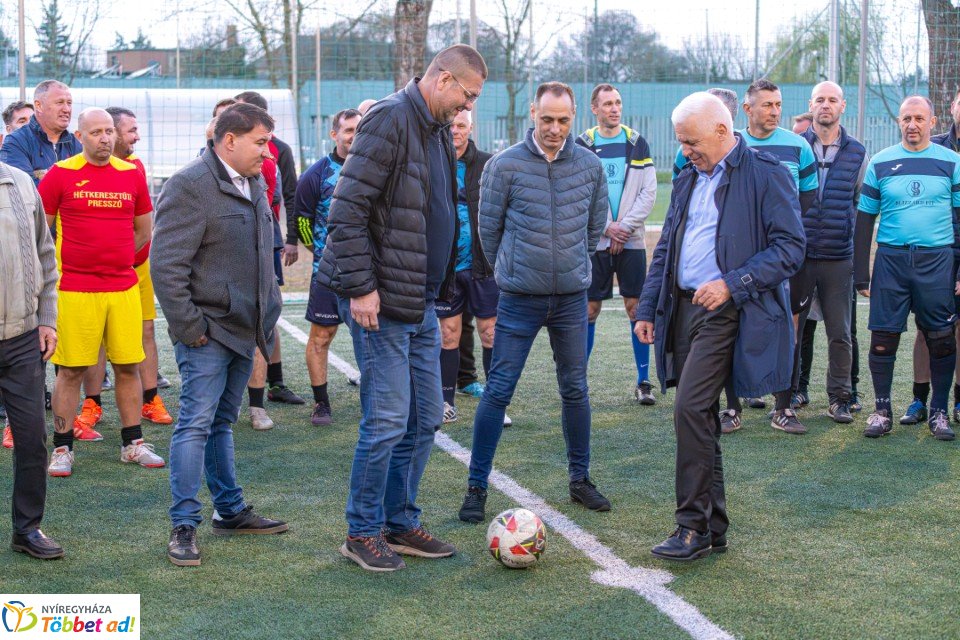 Decathlon SelyemBer Kft Nyíregyházi SC Kispályás Bajnokság kezdőrúgás