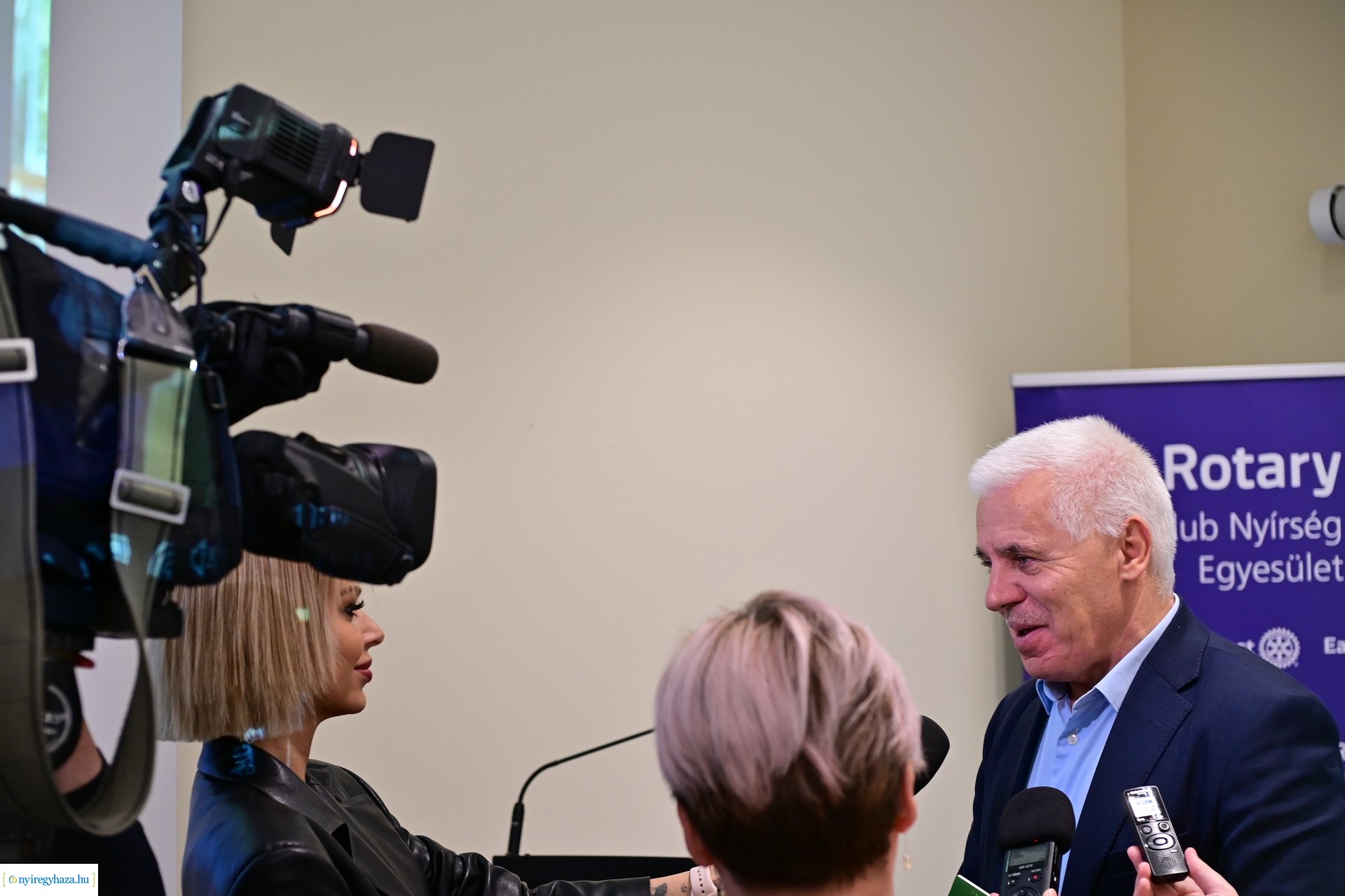 Defibrillátor a Rotary-tól 2024