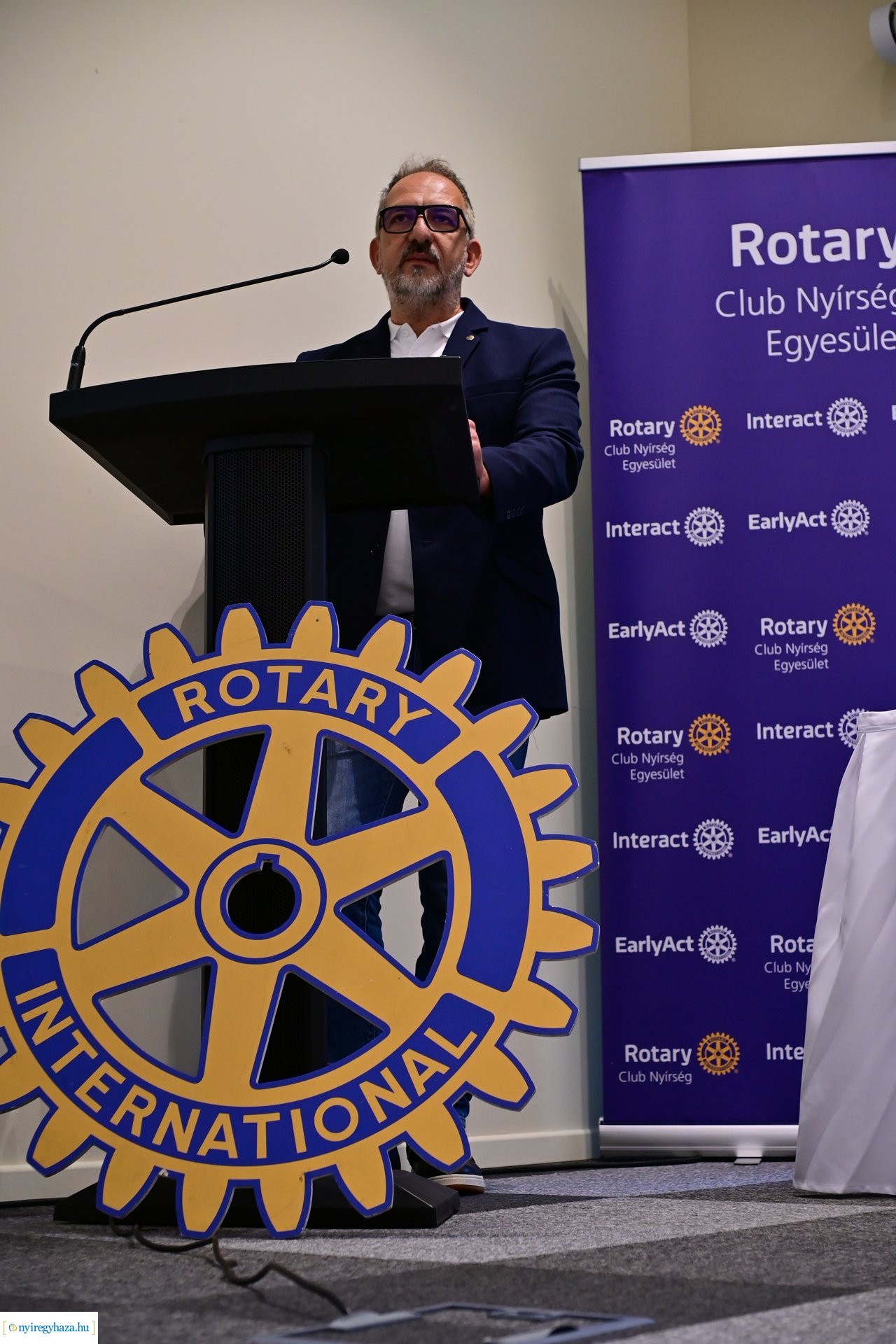 Defibrillátor a Rotary-tól 2024