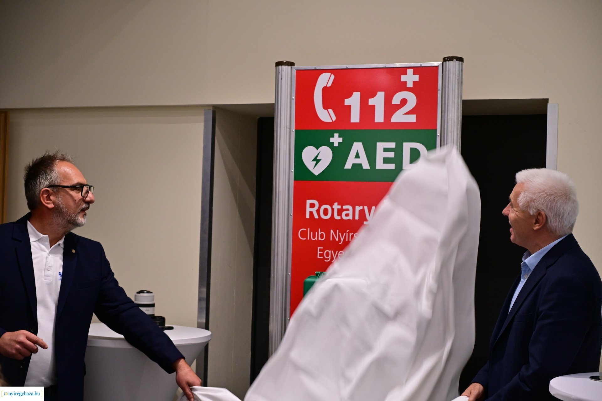 Defibrillátor a Rotary-tól 2024