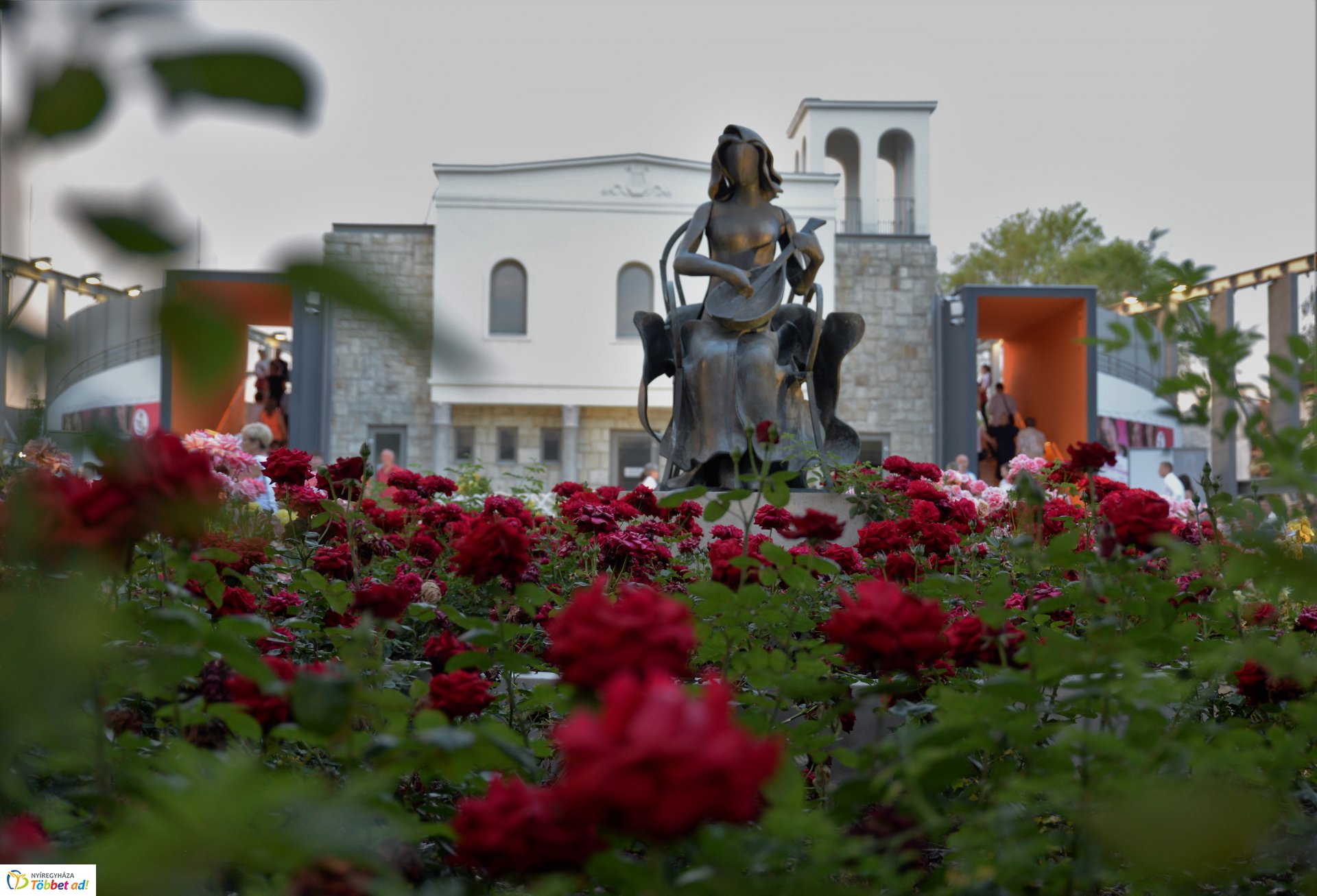 Delila premier a Rózsakert Szabatéri Színpadon
