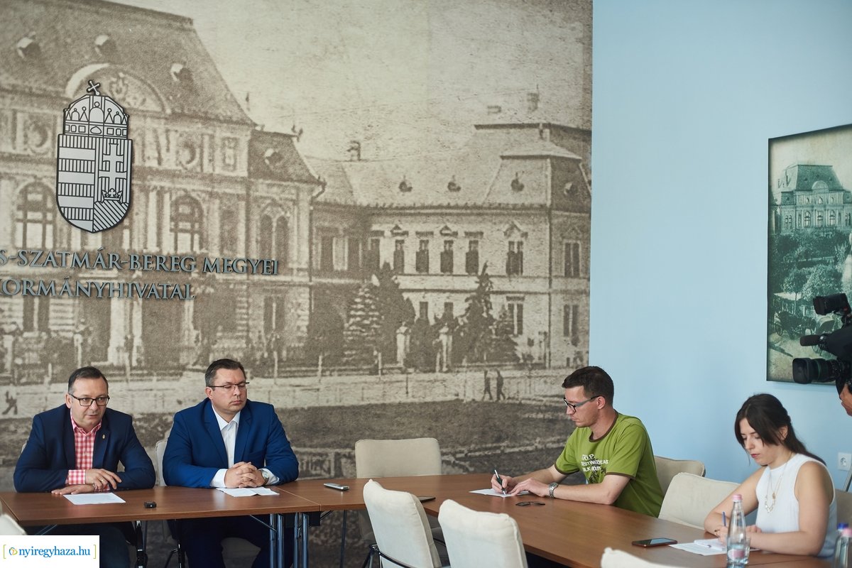 Diákmunka sajtótájékoztató a Kormányhivatalban