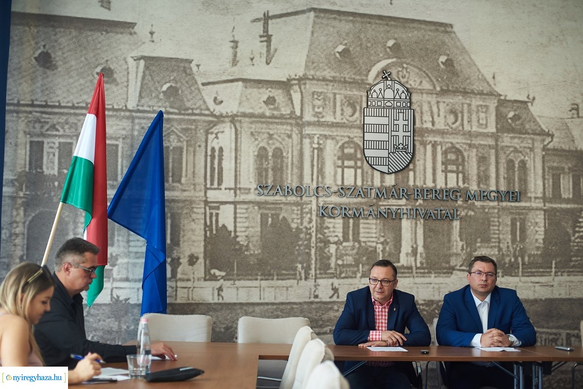 Diákmunka sajtótájékoztató a Kormányhivatalban