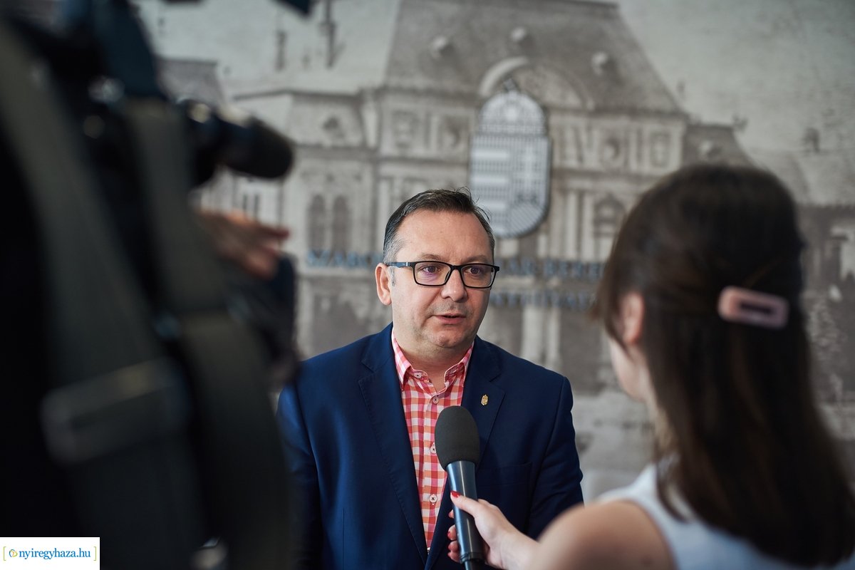 Diákmunka sajtótájékoztató a Kormányhivatalban