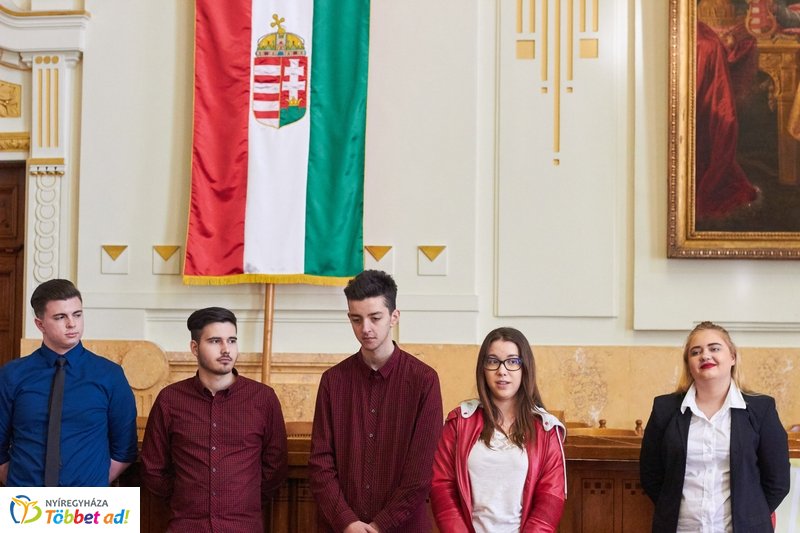 Diákparlament a Megyeházán