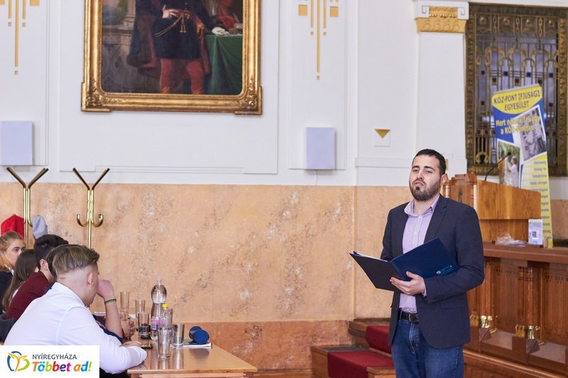 Diákparlament a Megyeházán