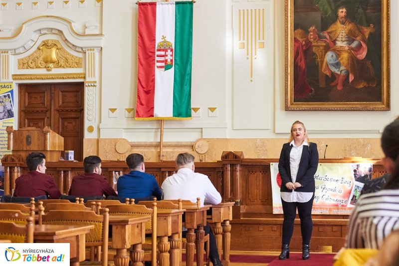 Diákparlament a Megyeházán