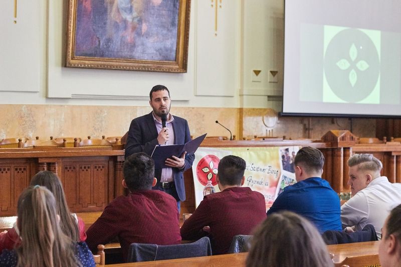 Diákparlament a Megyeházán