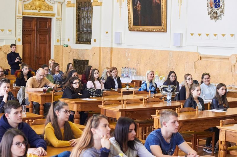 Diákparlament a Megyeházán