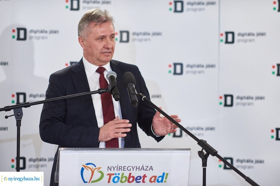 Digitális Tudásközpont átadó