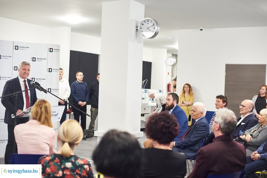 Digitális Tudásközpont átadó