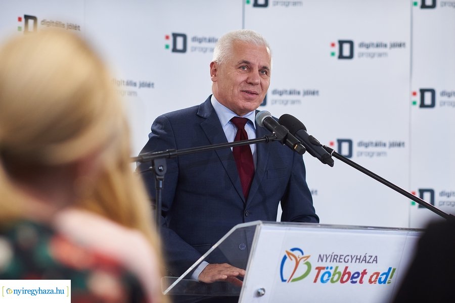 Digitális Tudásközpont átadó