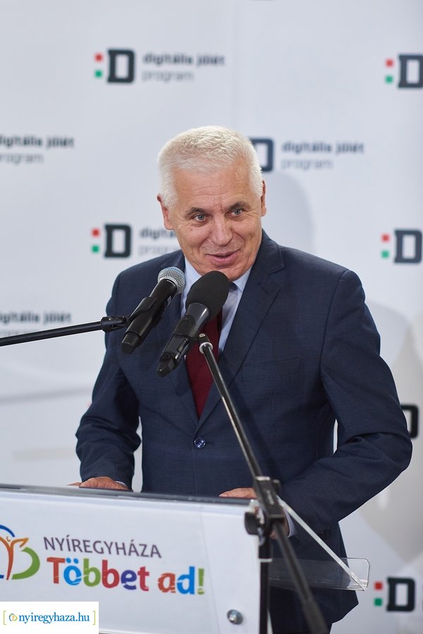 Digitális Tudásközpont átadó