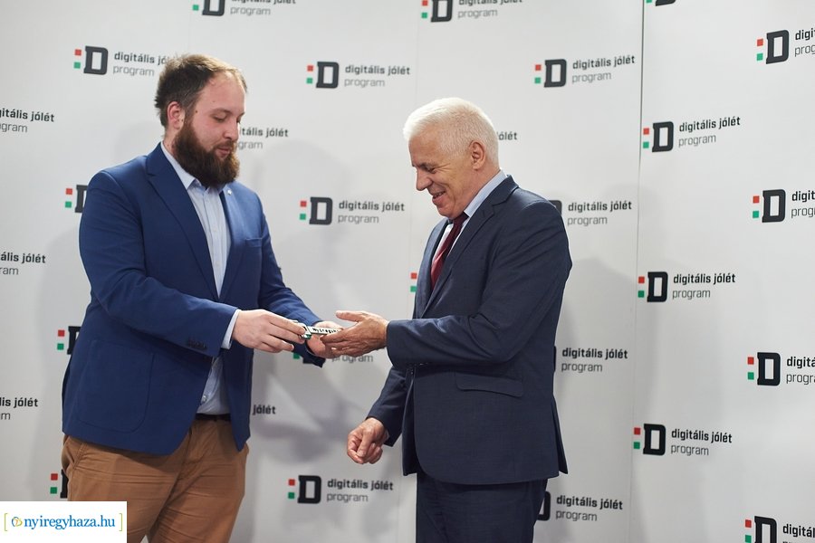 Digitális Tudásközpont átadó