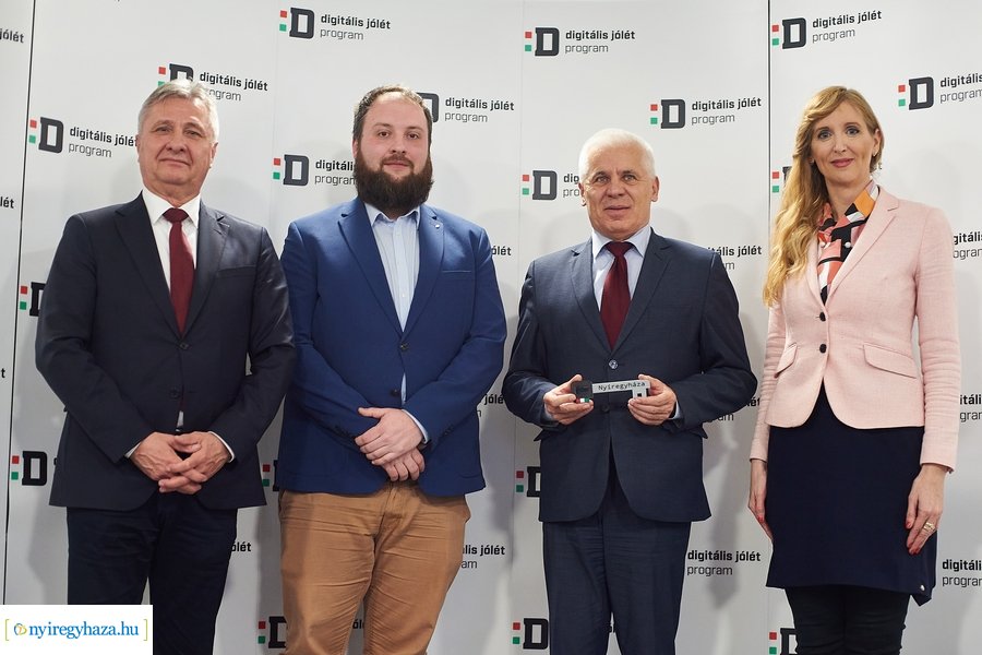 Digitális Tudásközpont átadó