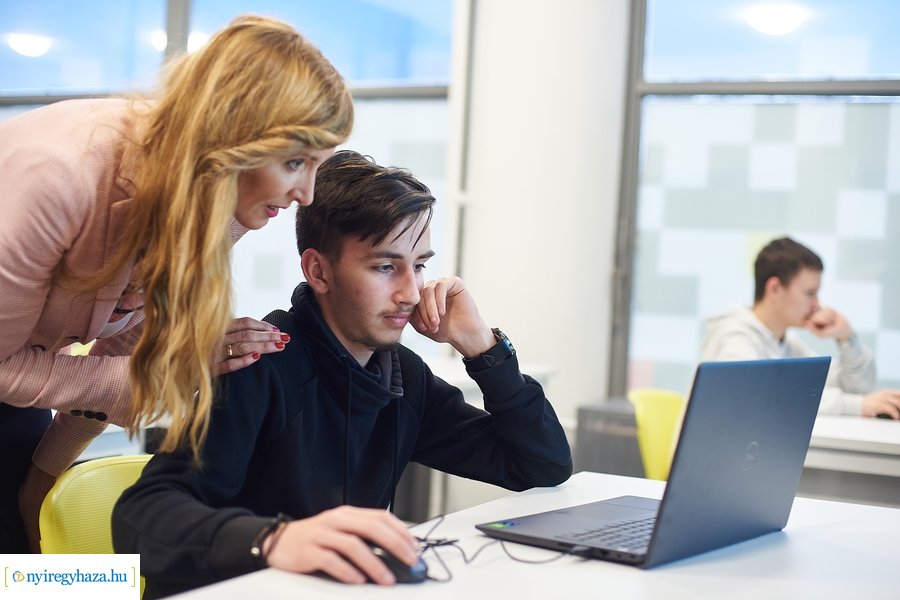 Digitális Tudásközpont átadó