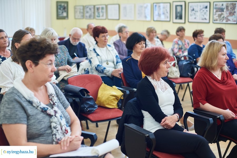 Díjátadó a könyvtárban