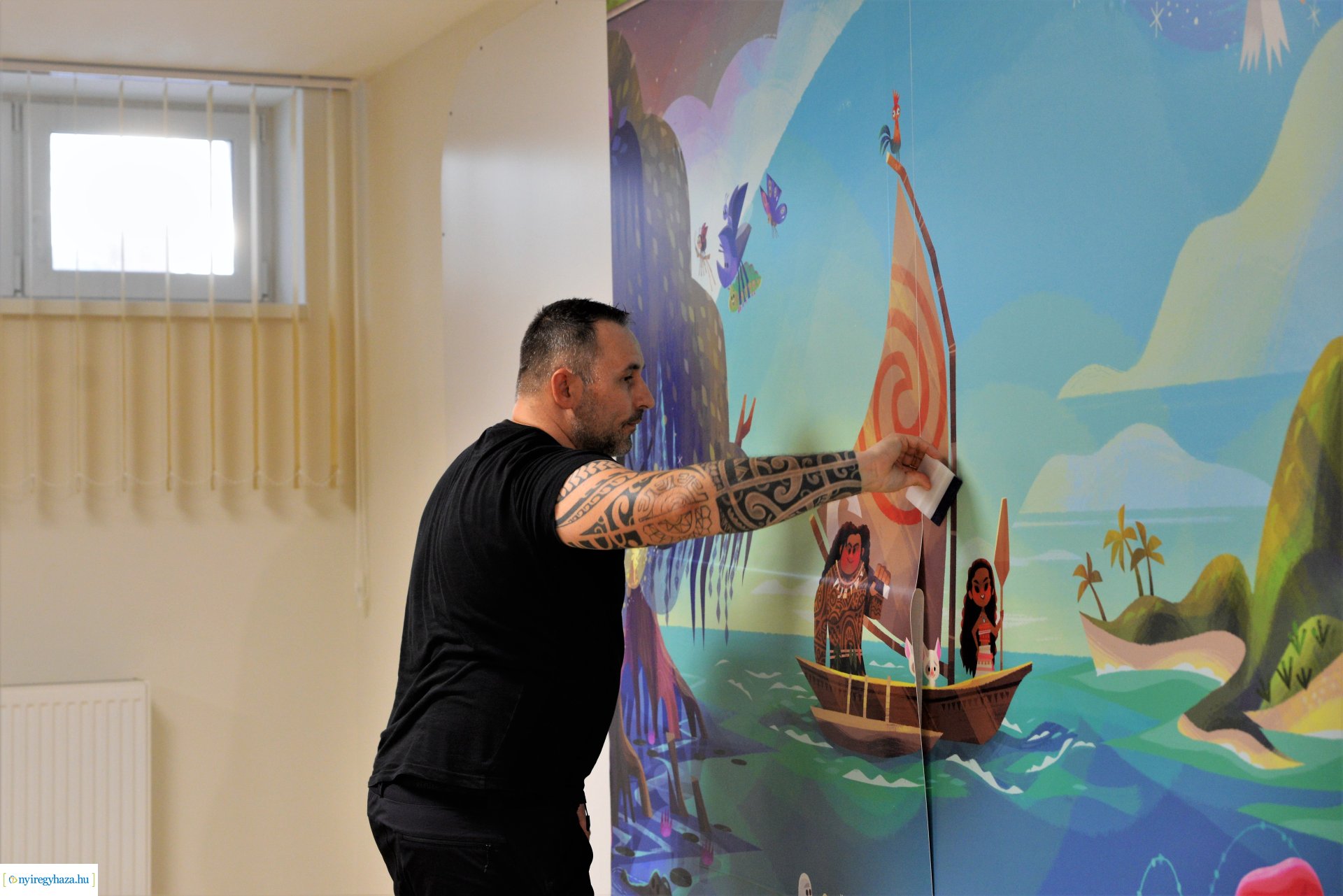 Disney figurák a Gyermekosztály falán