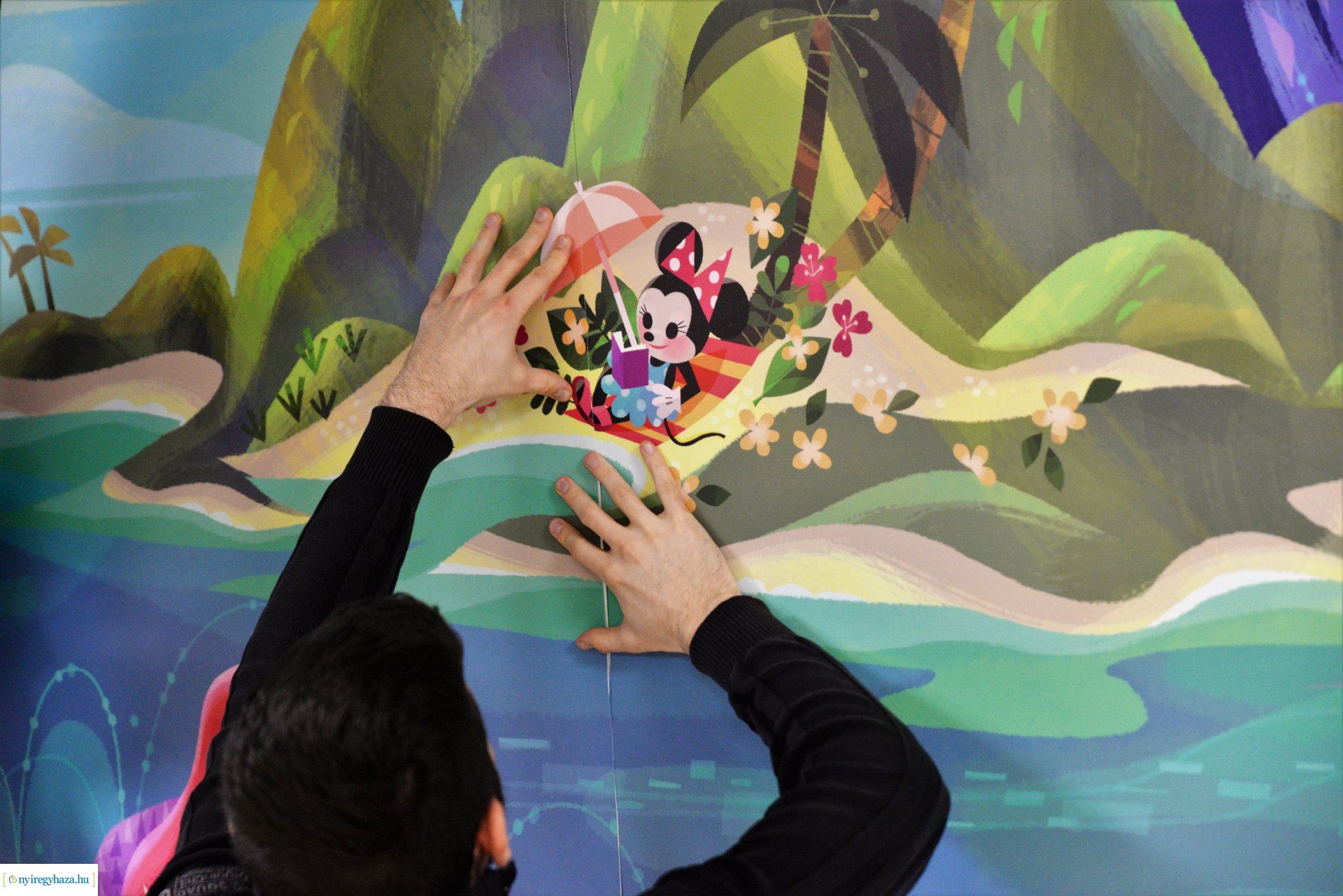 Disney figurák a Gyermekosztály falán