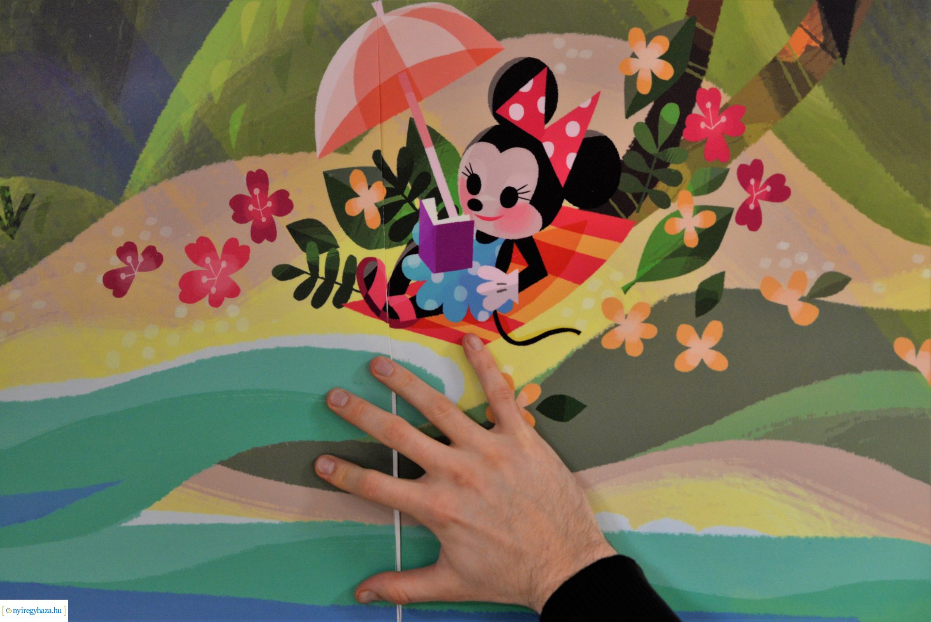 Disney figurák a Gyermekosztály falán