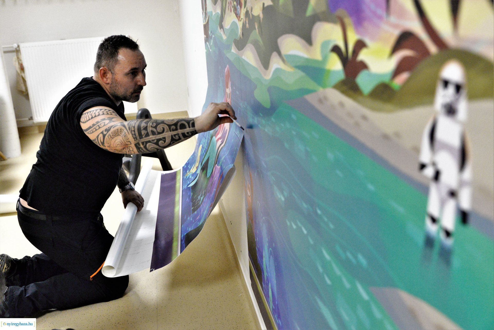 Disney figurák a Gyermekosztály falán