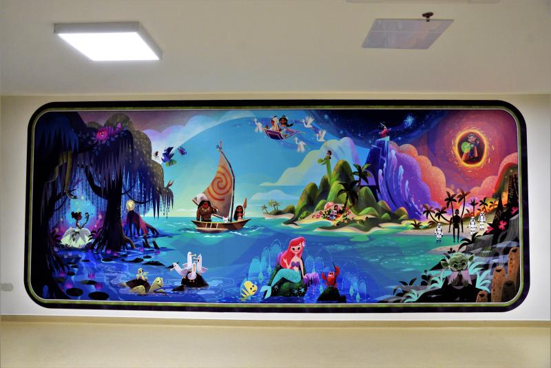 Disney figurák a Gyermekosztály falán