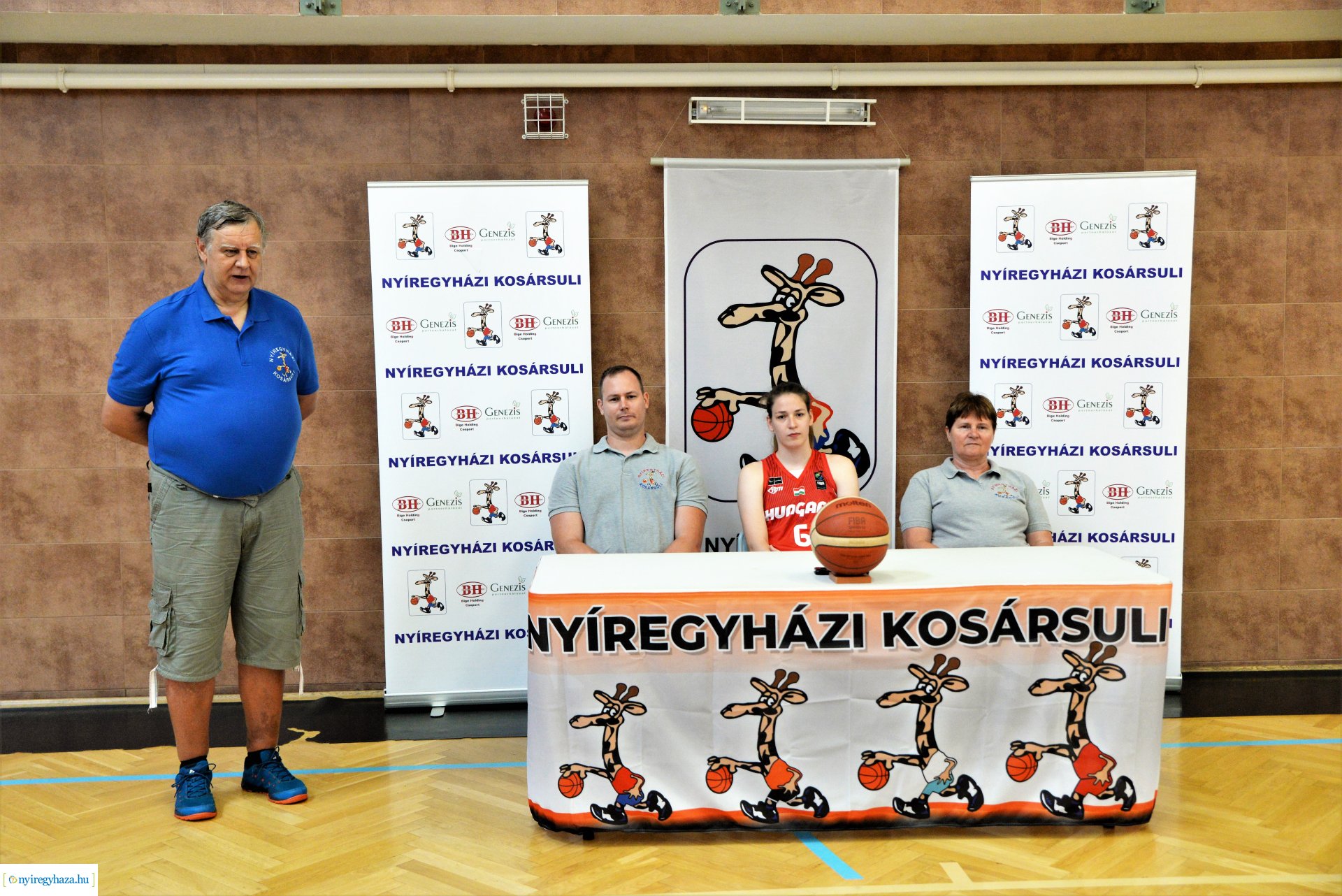 Dobó Lilla kosárlabdázó  hazaérkezett a korosztályos Európa - bajnokságról