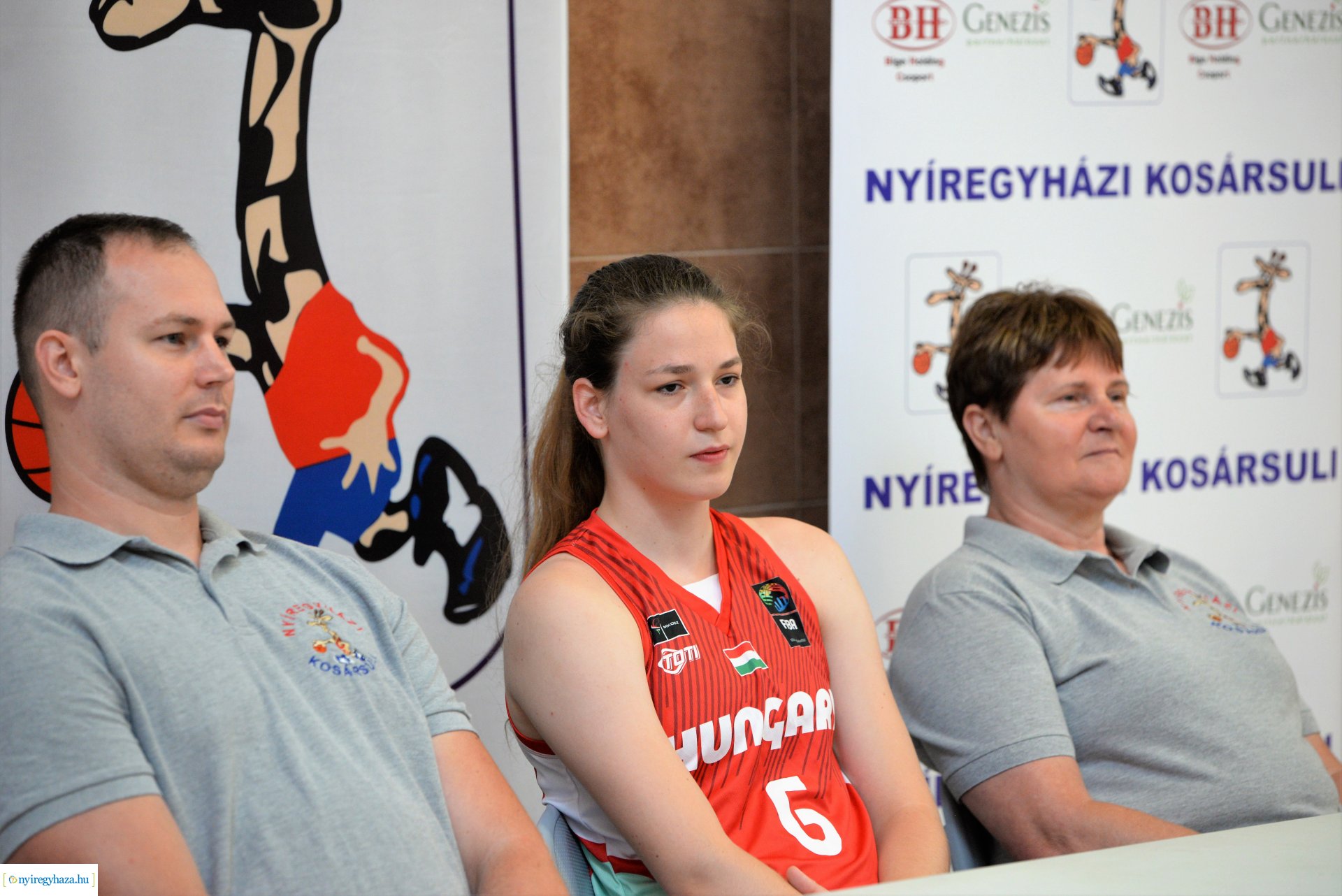 Dobó Lilla kosárlabdázó  hazaérkezett a korosztályos Európa - bajnokságról