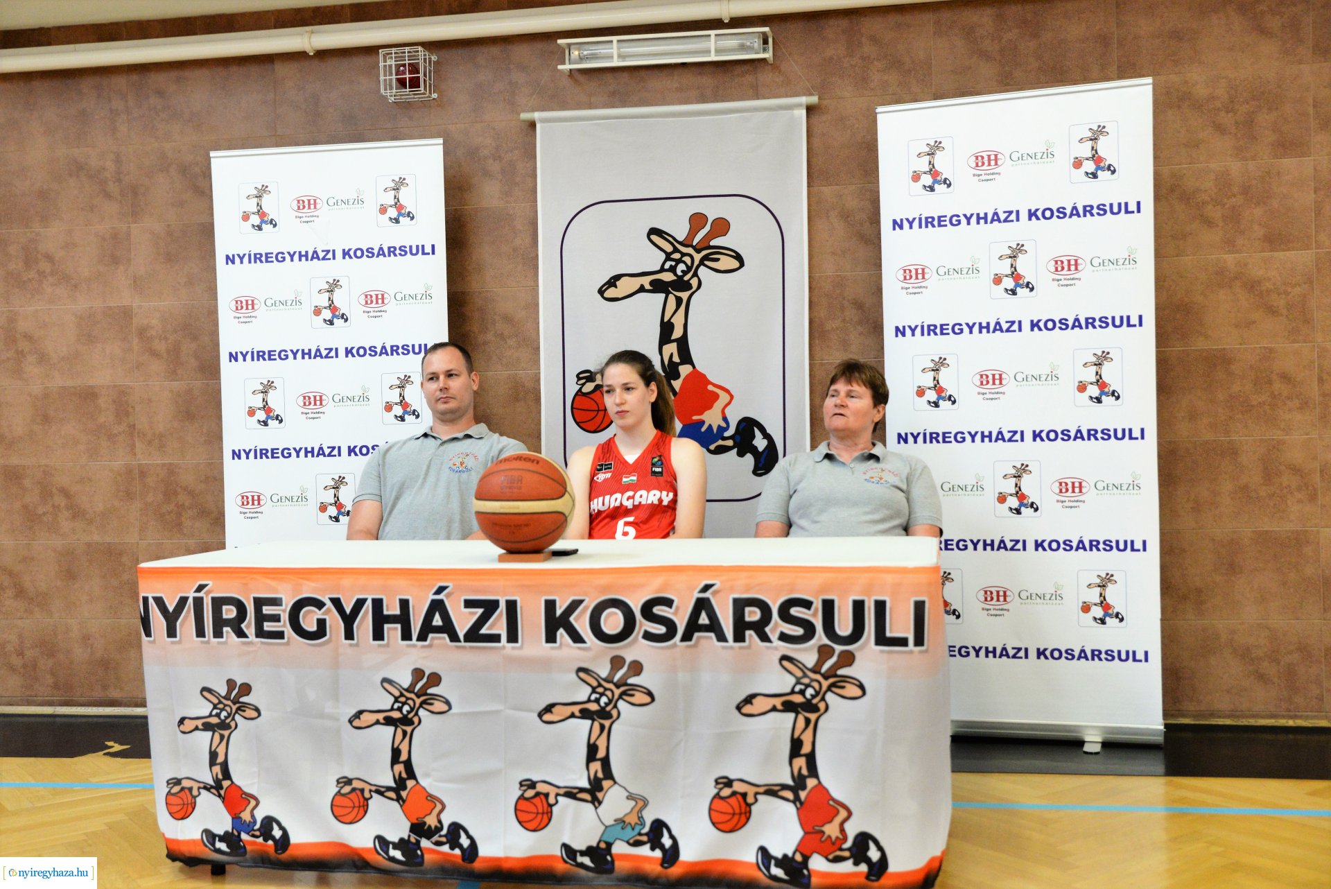 Dobó Lilla kosárlabdázó  hazaérkezett a korosztályos Európa - bajnokságról