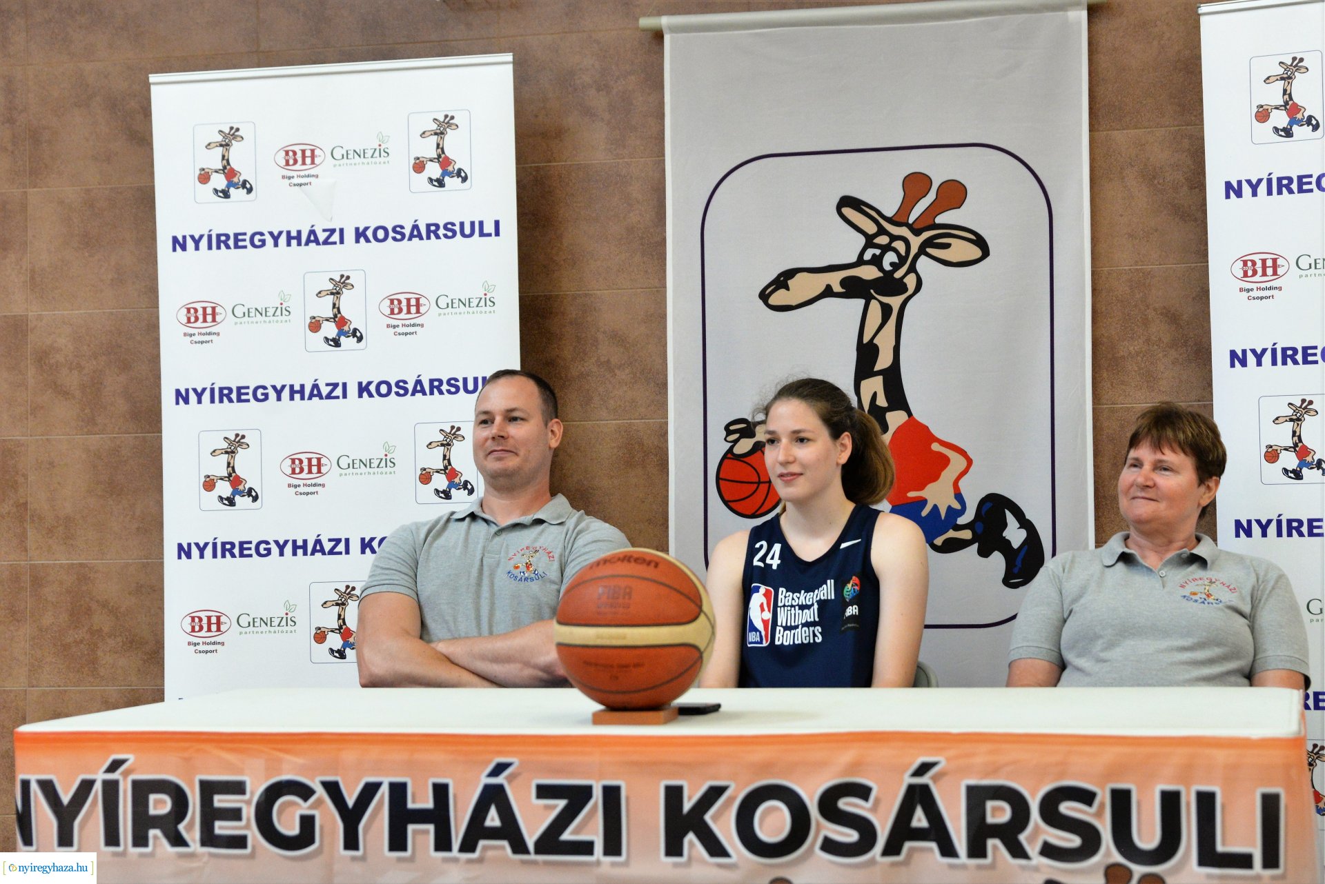 Dobó Lilla kosárlabdázó  hazaérkezett a korosztályos Európa - bajnokságról