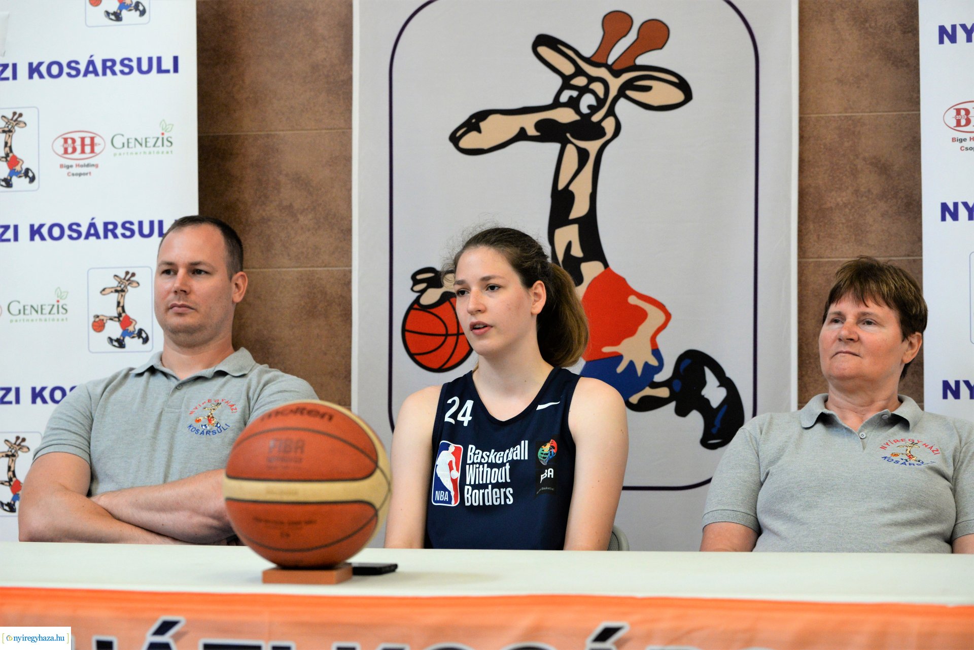 Dobó Lilla kosárlabdázó  hazaérkezett a korosztályos Európa - bajnokságról