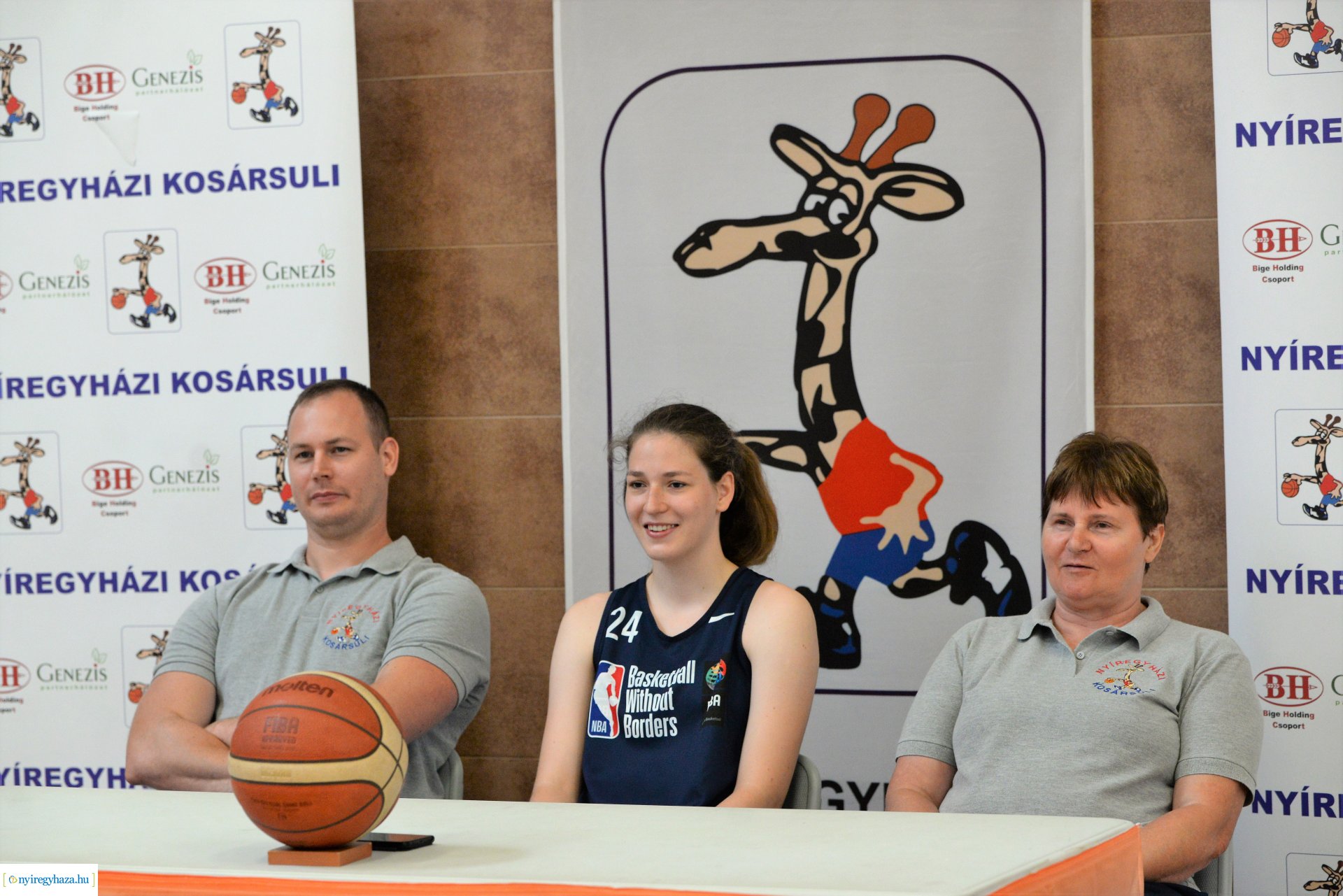 Dobó Lilla kosárlabdázó  hazaérkezett a korosztályos Európa - bajnokságról