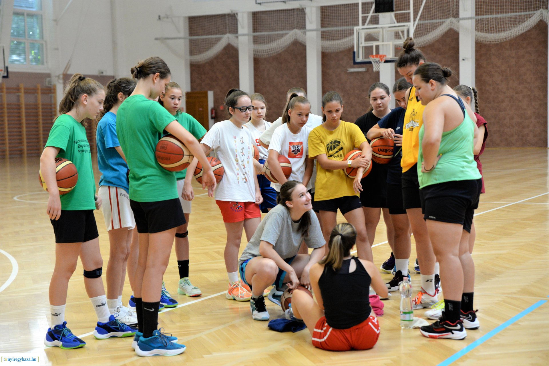 Dobó Lilla kosárlabdázó  hazaérkezett a korosztályos Európa - bajnokságról
