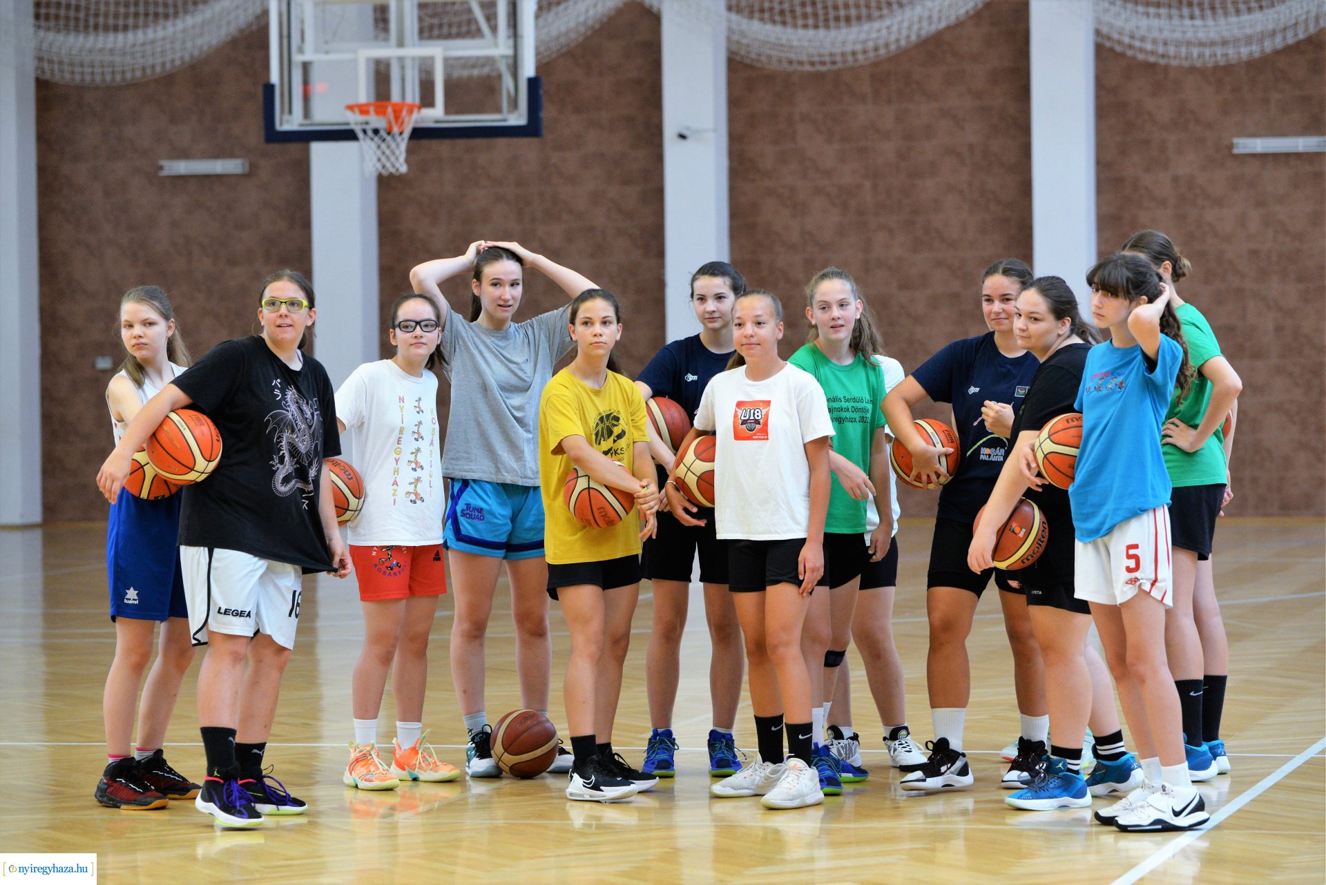 Dobó Lilla kosárlabdázó  hazaérkezett a korosztályos Európa - bajnokságról