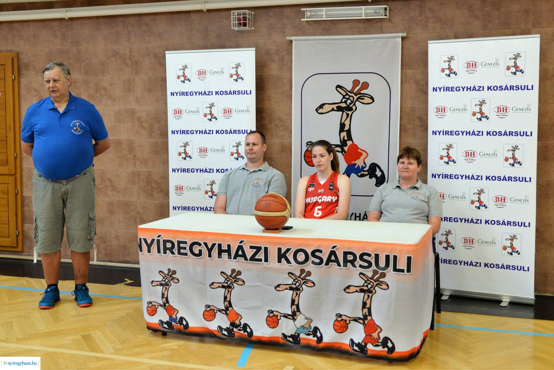 Dobó Lilla kosárlabdázó  hazaérkezett a korosztályos Európa - bajnokságról