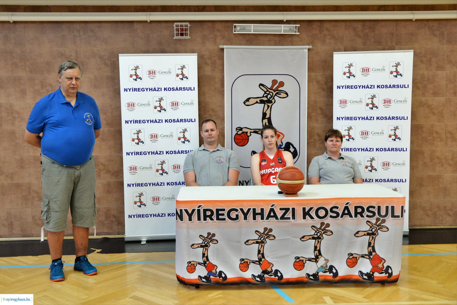 Dobó Lilla kosárlabdázó  hazaérkezett a korosztályos Európa - bajnokságról