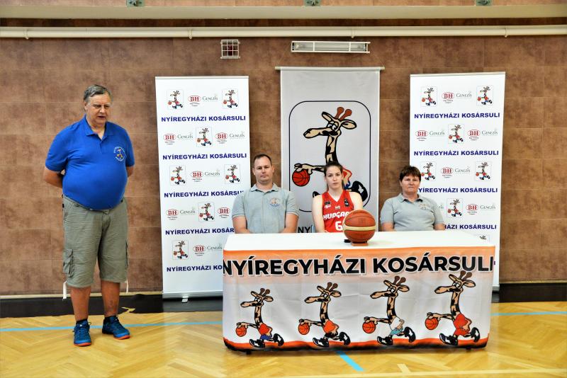 Dobó Lilla kosárlabdázó  hazaérkezett a korosztályos Európa - bajnokságról