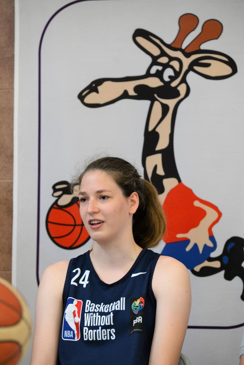 Dobó Lilla kosárlabdázó  hazaérkezett a korosztályos Európa - bajnokságról