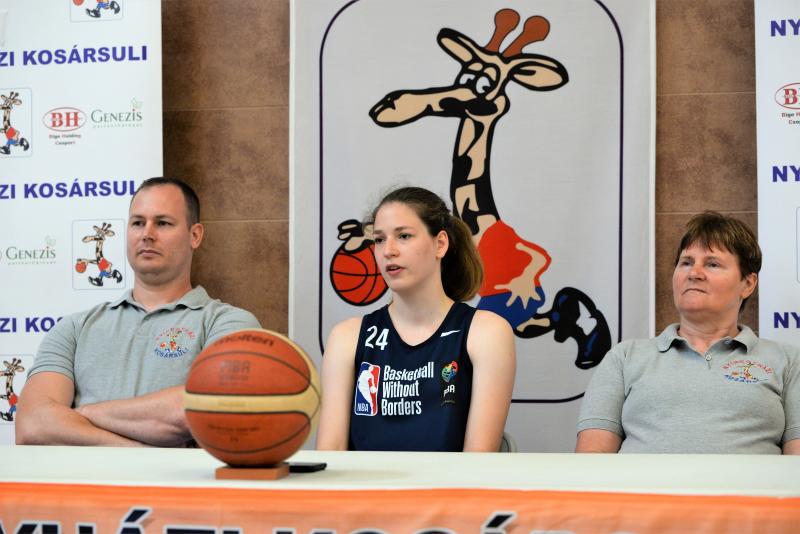 Dobó Lilla kosárlabdázó  hazaérkezett a korosztályos Európa - bajnokságról