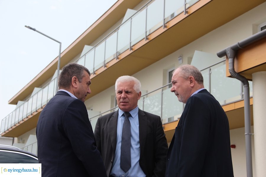 Dolgozói apartman átadó