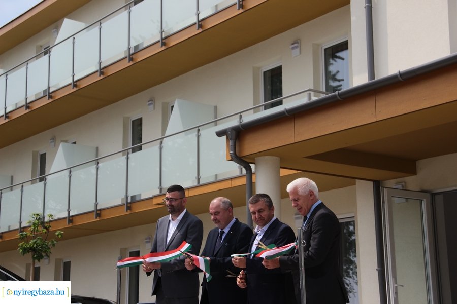 Dolgozói apartman átadó