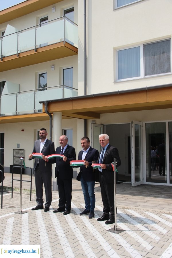 Dolgozói apartman átadó