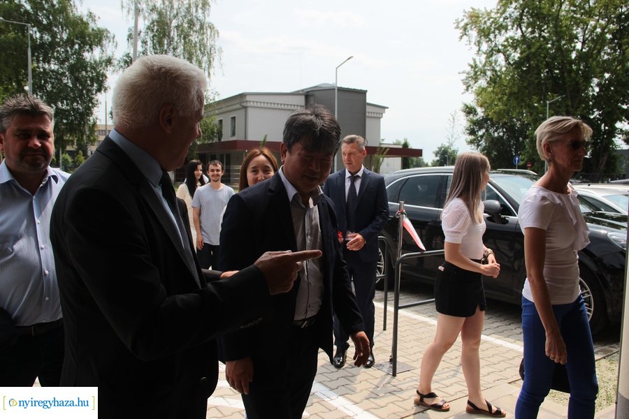 Dolgozói apartman átadó