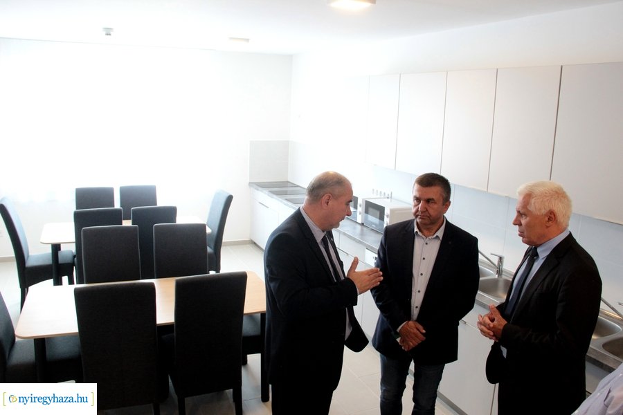 Dolgozói apartman átadó