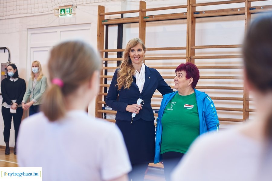 Dr Szabó Tünde látogatása a Móricz iskolában