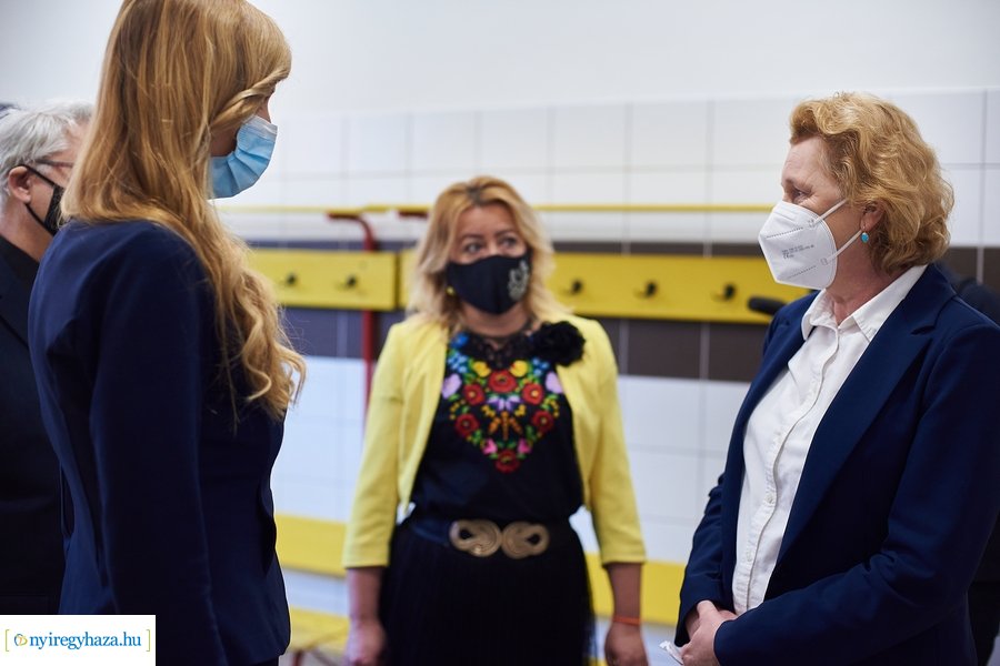 Dr Szabó Tünde látogatása a Móricz iskolában