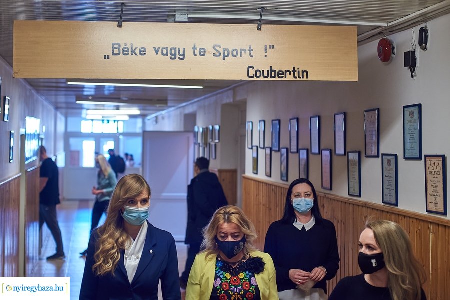 Dr Szabó Tünde látogatása a Móricz iskolában