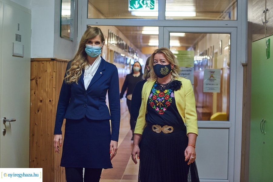 Dr Szabó Tünde látogatása a Móricz iskolában