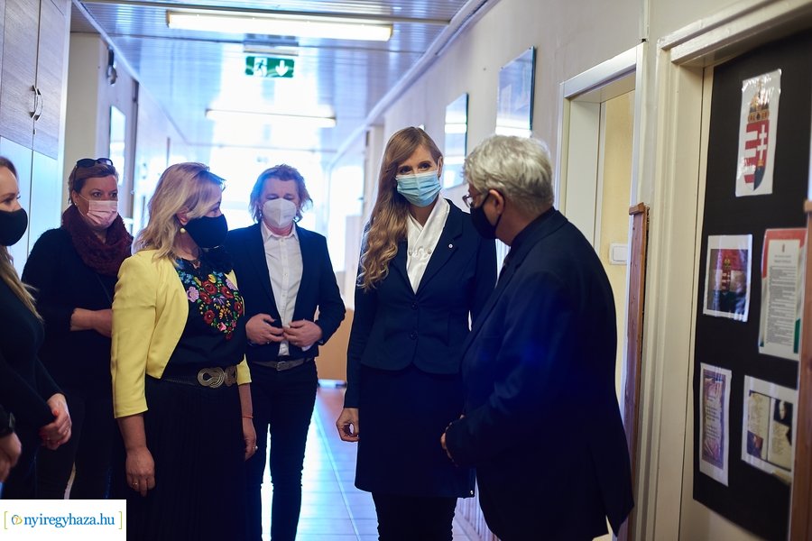 Dr Szabó Tünde látogatása a Móricz iskolában